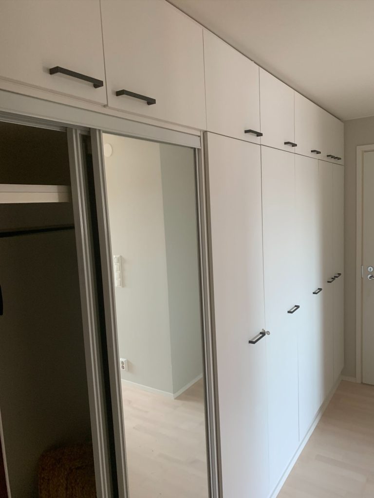 MRsauna-komerot.liukuovilla-kalusteasennus-Uusimaa-Helsinki-Espoo-Vantaa-Nurmijarvi-Klaukkala-Tuusula-Kirkkonummi