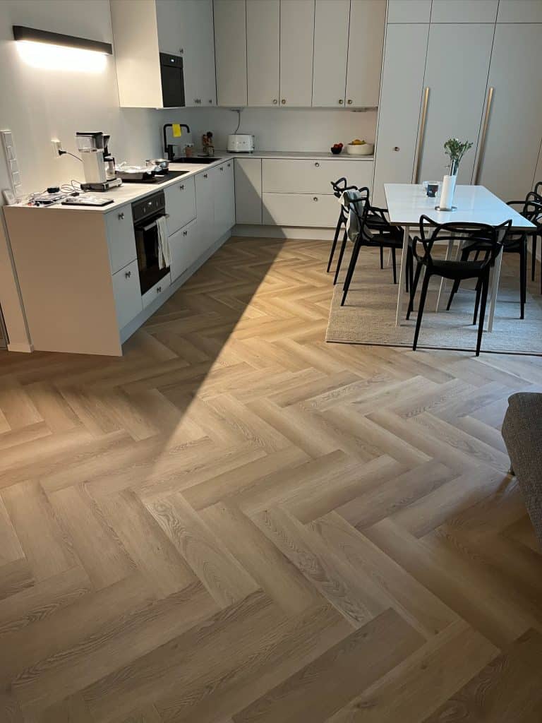 MRsauna-sisaremontit-keittio-kalanruotoparketti-Uusimaa-Helsinki-Espoo-Vantaa-Nurmijarvi-Klaukkala-Tuusula-Kirkkonummi